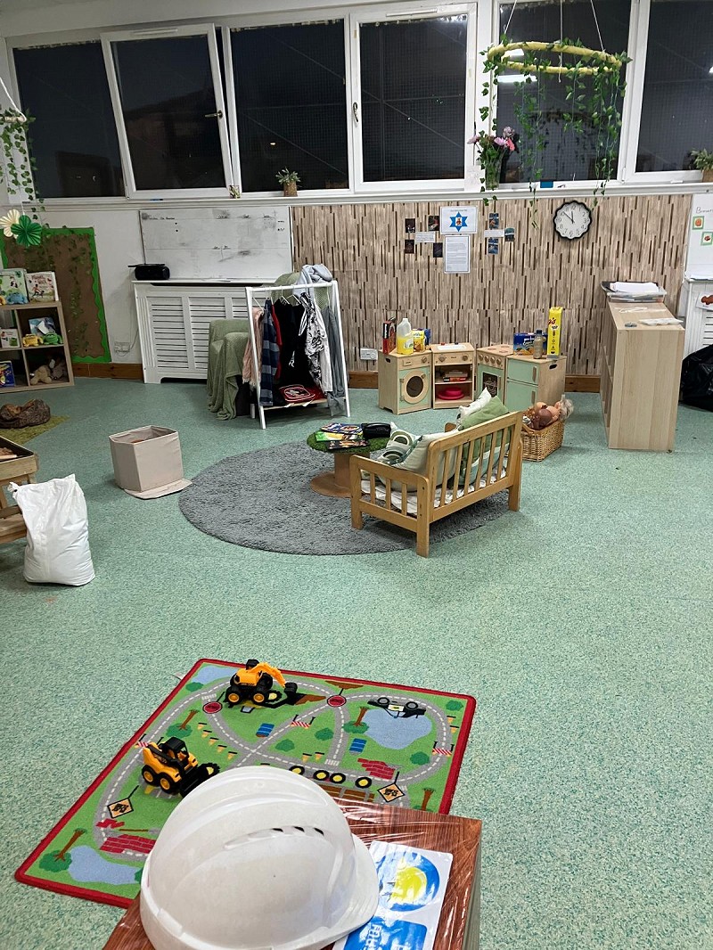 2–3 Room—Happy child and staff member.